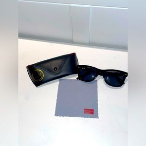 Ray Bans w/ Case & Cleaning Cloth